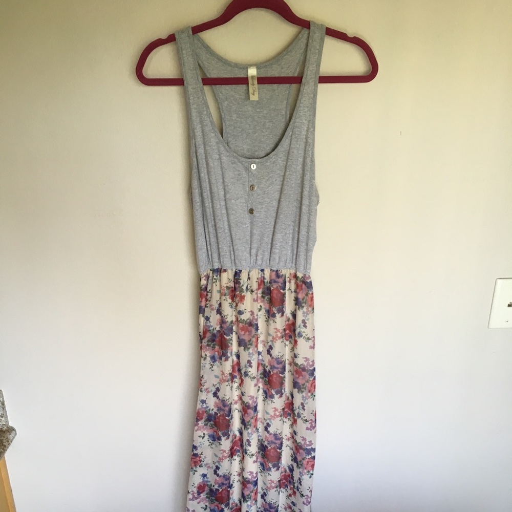 Floral sleeveless maxi dress size M